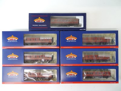 Lot 523 - A mixed group of BACHMANN passenger coaches...