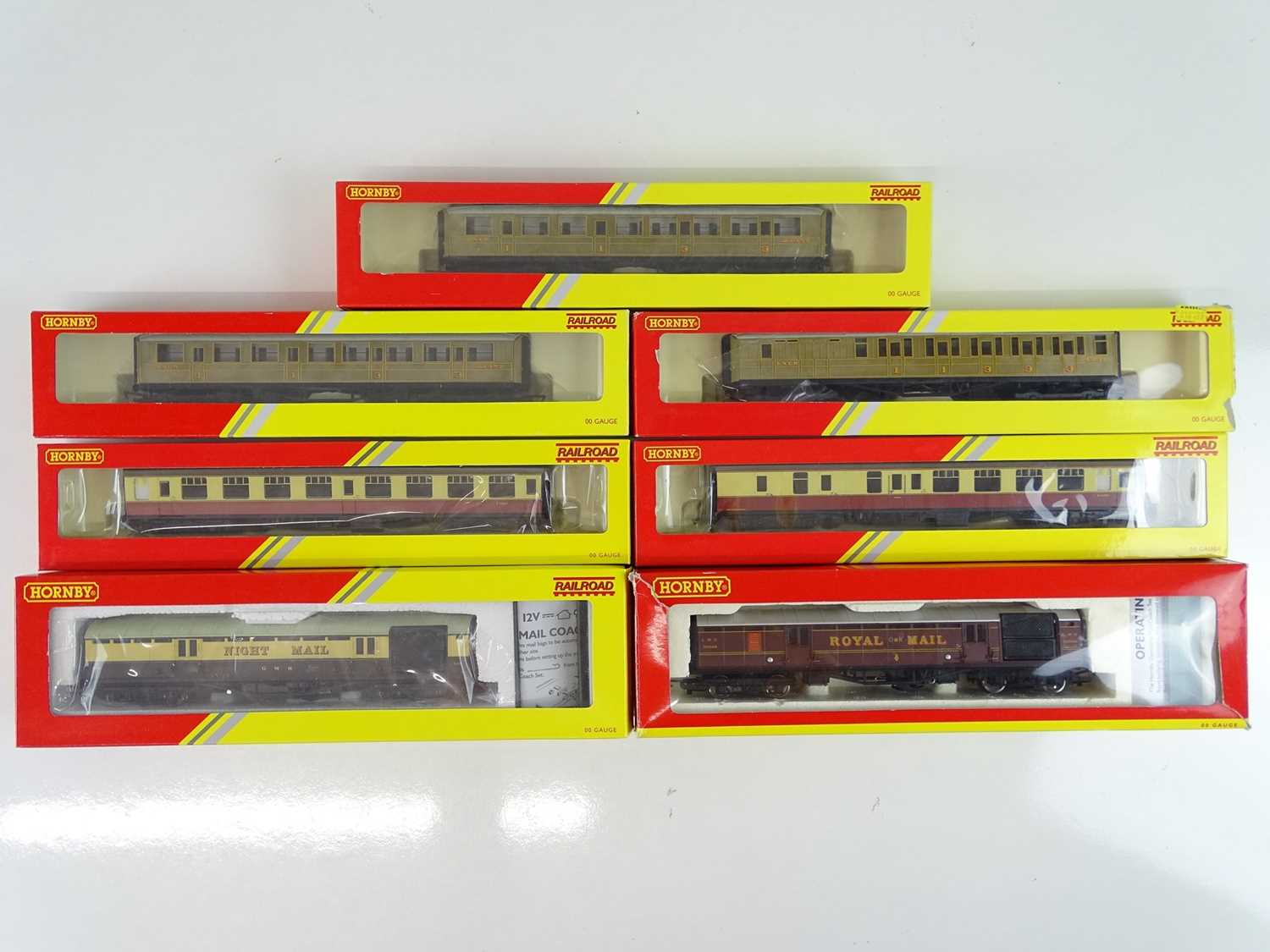 Lot 528 - A mixed group of HORNBY coaches to include 2 x...