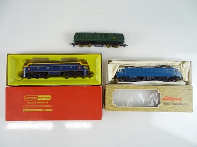 Lot 534 - A mixed group of OO Gauge diesel and electric...