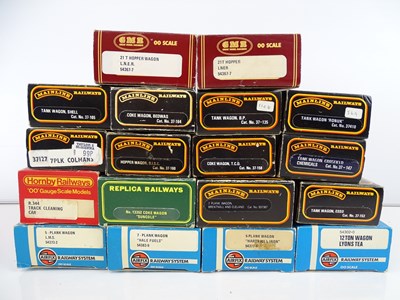 Lot 538 - A mixed group of wagons by MAINLINE, AIRFIX...