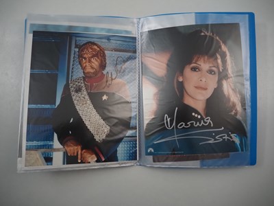 Lot 260 - A mixed quantity of STAR TREK related...