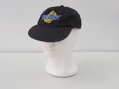Lot 324 - A group of various crew clothing items...