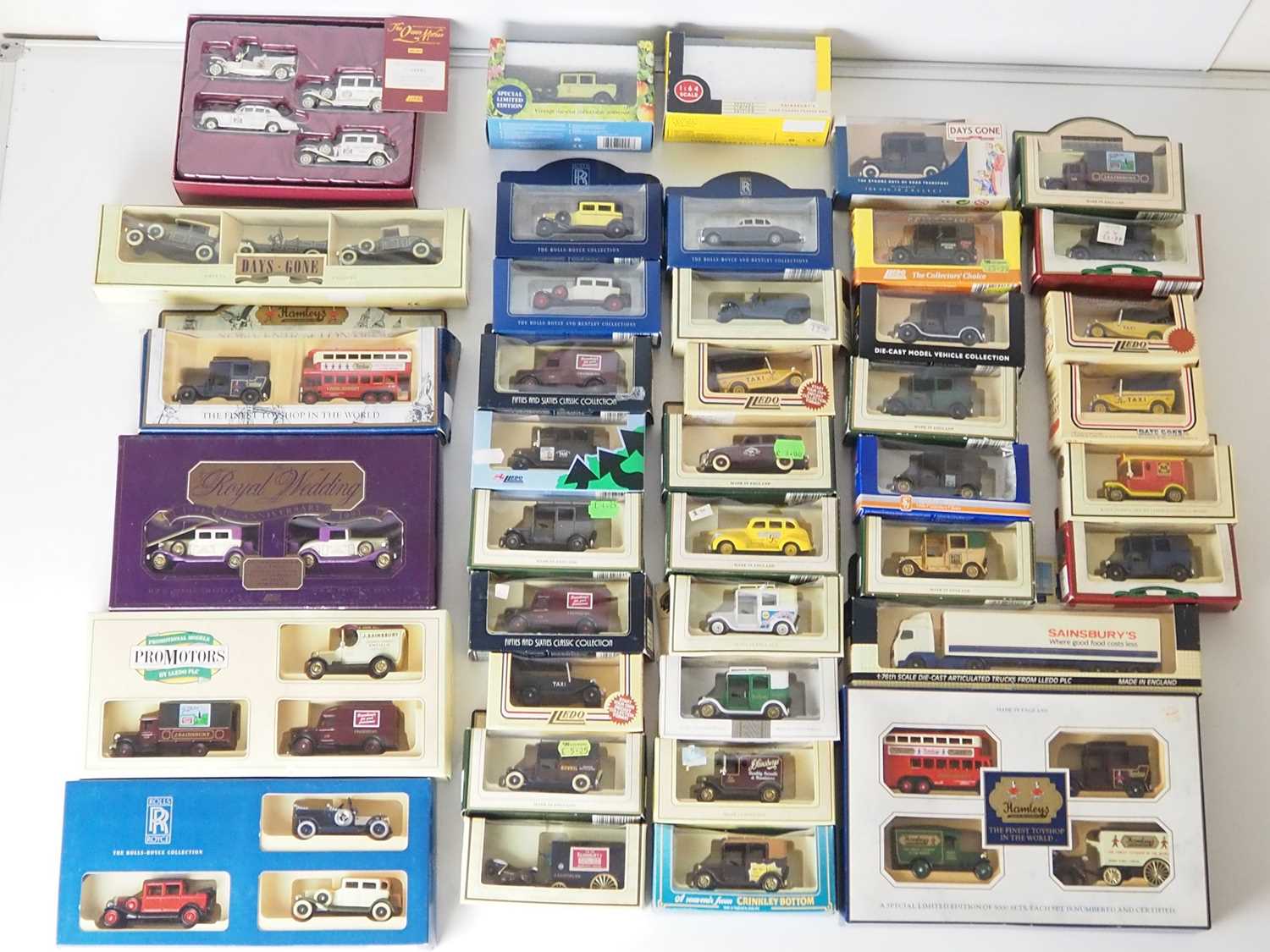Lot 7 - A large quantity of mixed diecast vehicles by...