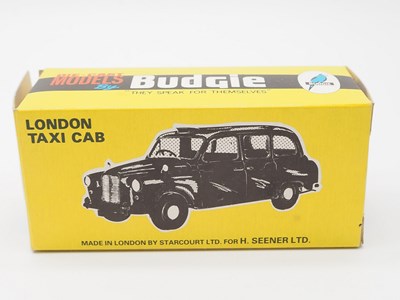 Lot 14 - A group of 1:43 scale diecast Austin FX4...