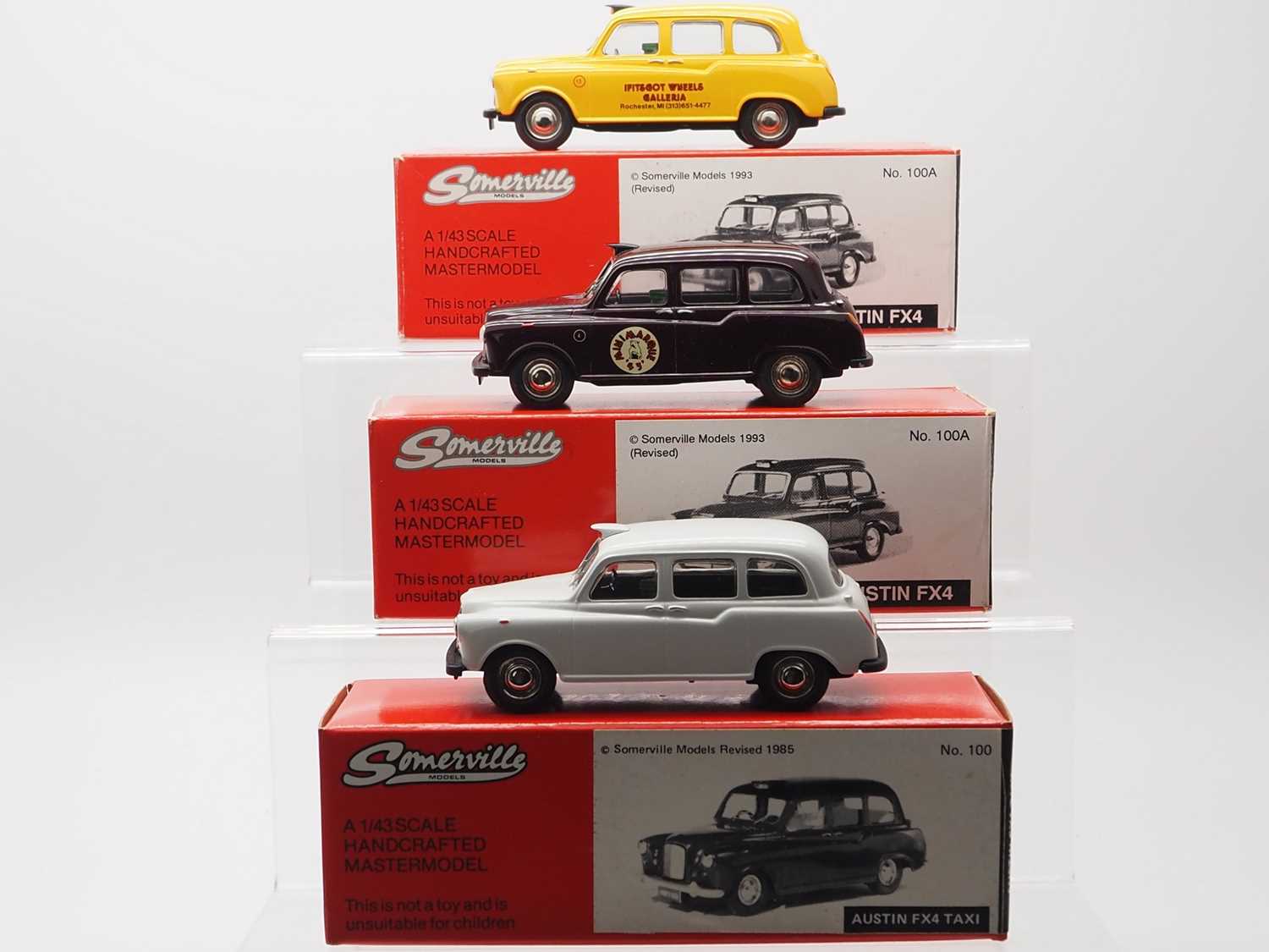 Diecast model cars Fiat 600 1/43 Brumm D grey avec Figuren 1960 Diecast model cars Fiat 600 1/43 Brumm D grey avec Figuren 1960