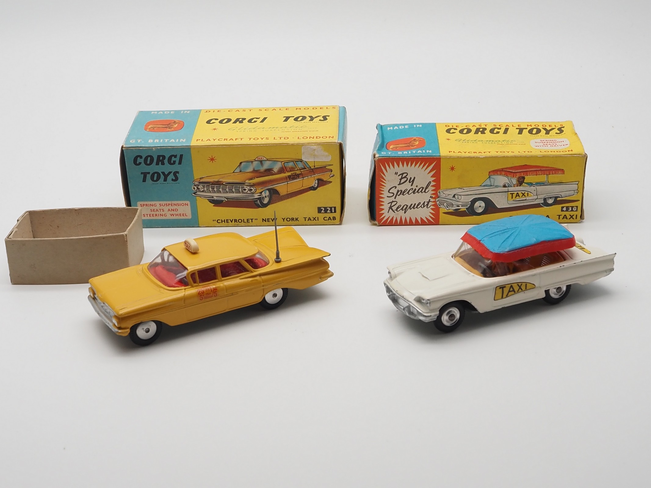 Lot 82 - A pair of CORGI TOYS, comprising a No 221 Lot 82 - A pair of CORGI TOYS, comprising a No 221