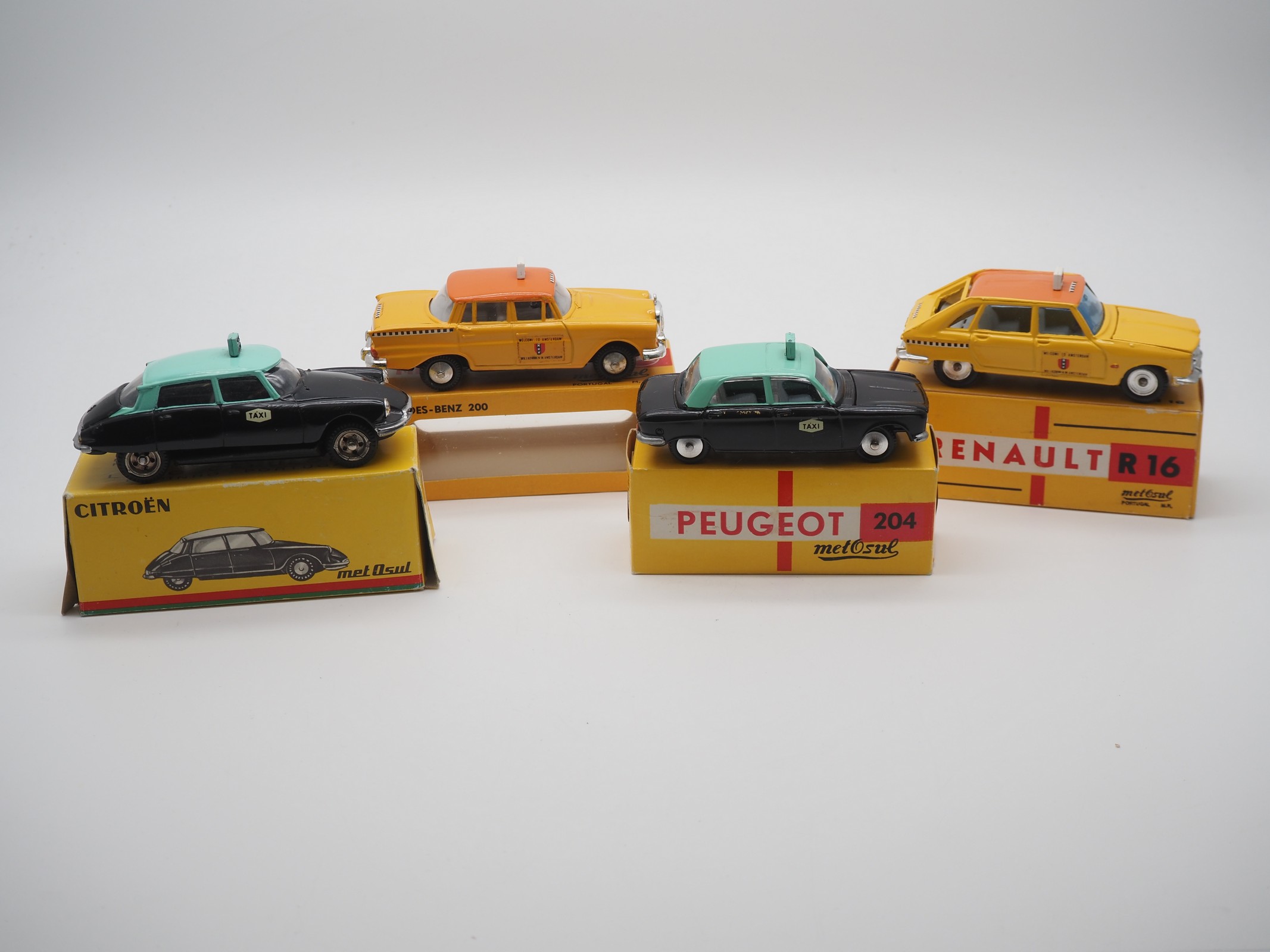 Lot 122 - A group of 1:43 scale METOSUL diecast taxis,