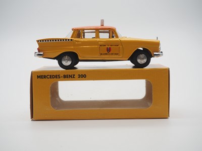 Lot 122 - A group of 1:43 scale METOSUL diecast taxis,...