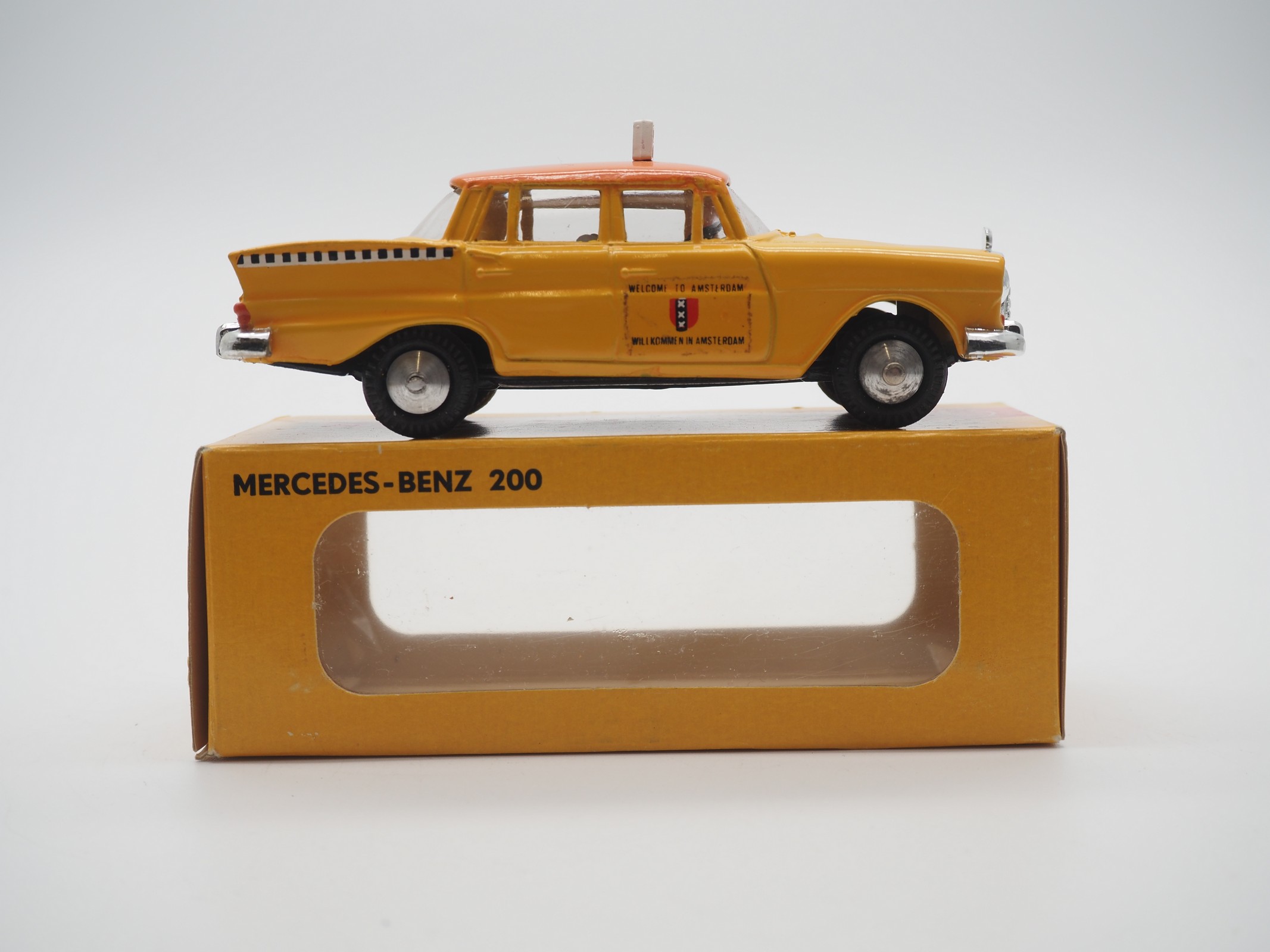Lot 122 - A group of 1:43 scale METOSUL diecast taxis,