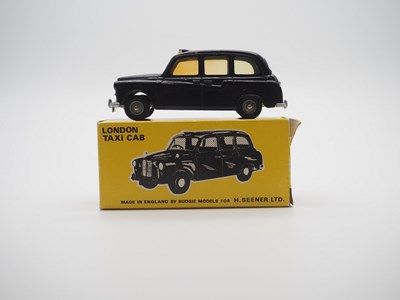 Lot 123 - A group of 1:43 scale diecast Austin FX4...