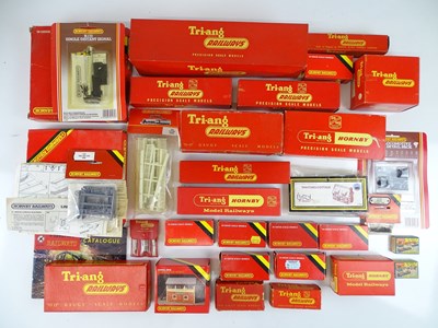 Lot 595 - A quantity of OO Gauge accessories and...