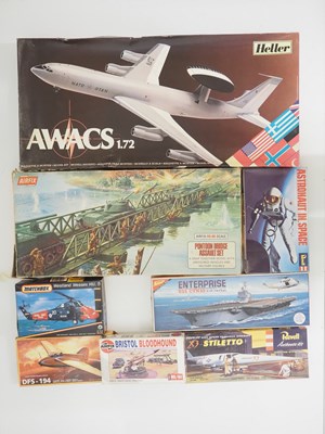 Lot 208 - A group of unbuilt mostly 1:72 military...