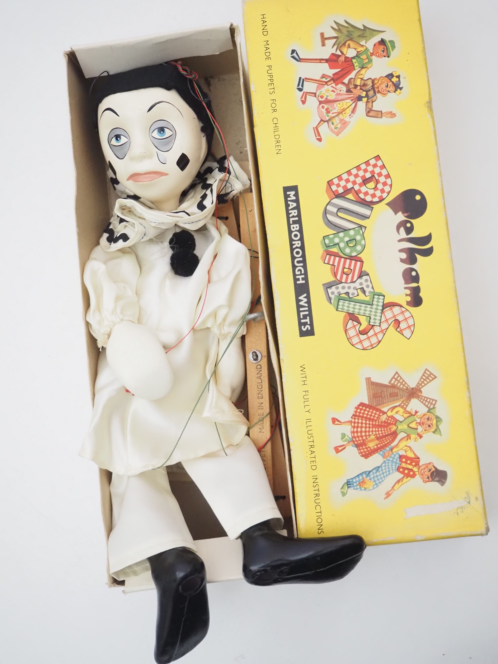 Lot 236 - A group of mixed vintage PELHAM PUPPETS