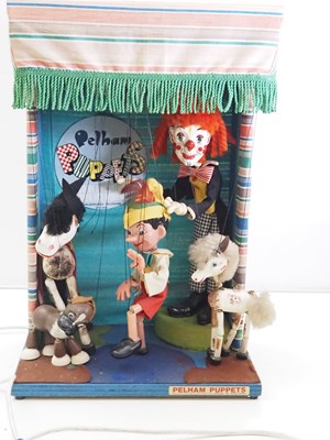 Lot 244 - A PELHAM PUPPETS Automaton mini display unit -...