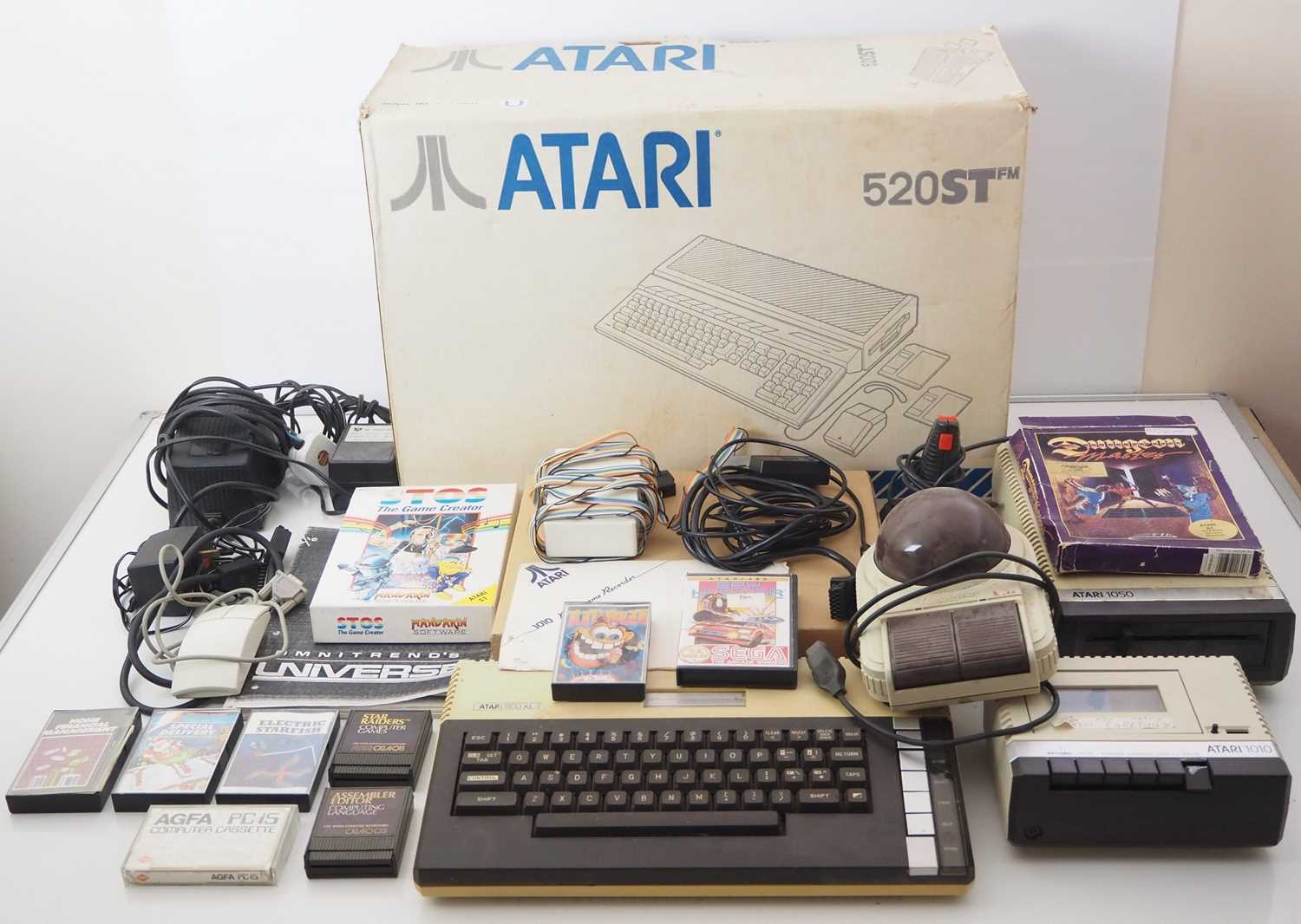 Lot 293 - An ATARI 800XL home computer in an incorrect...