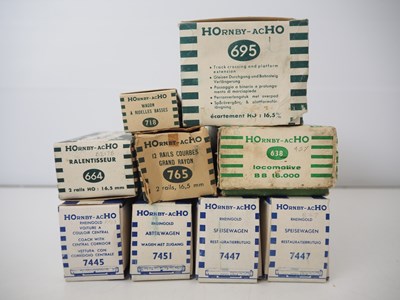 Lot 310 - A group of HORNBY ACHO HO gauge rolling stock...