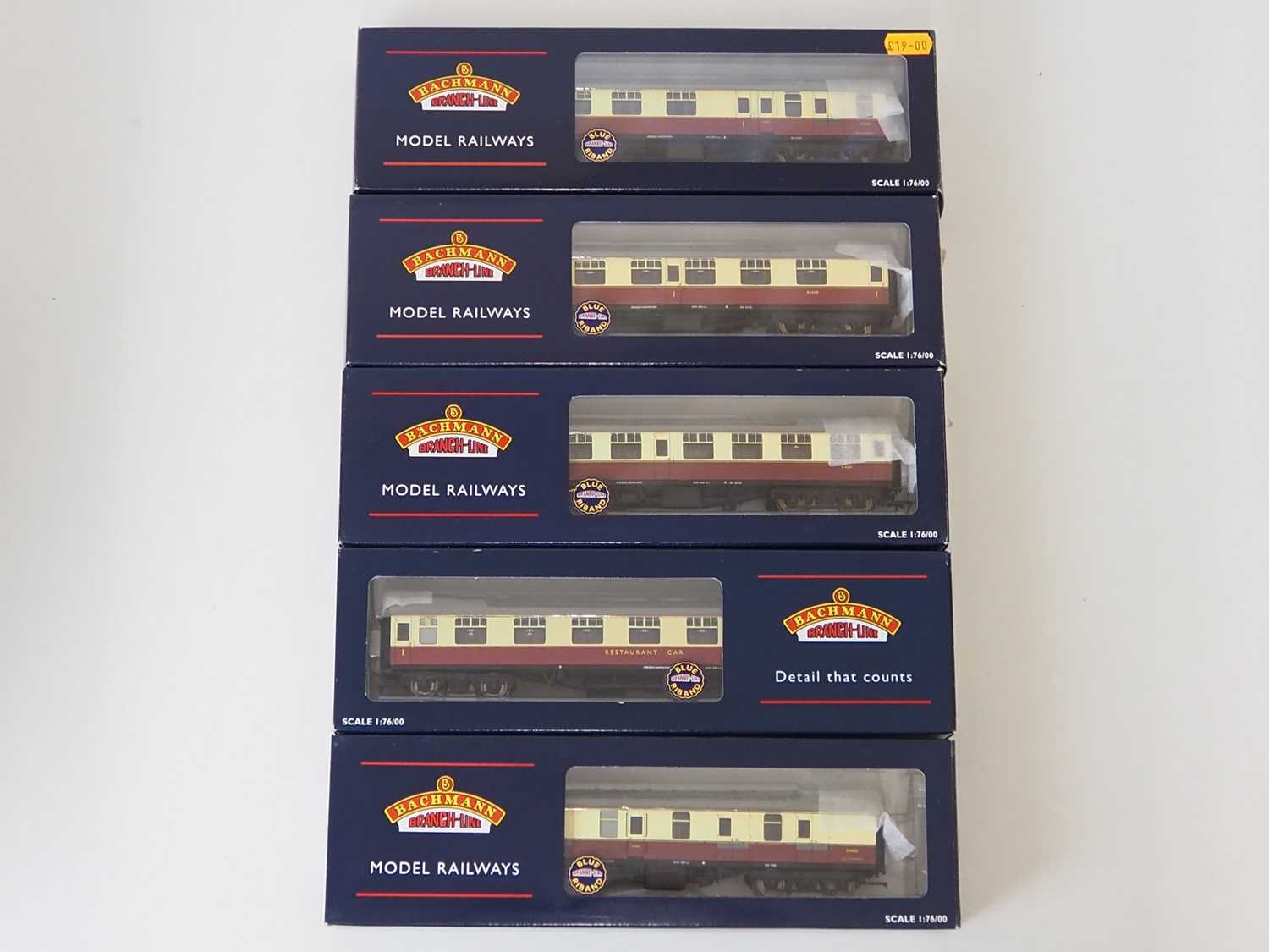 Lot 332 - A group of BACHMANN OO gauge Mk1 passenger...