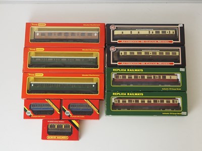 Lot 348 - A group of OO gauge mixed passenger coaches by...