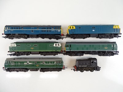 Lot 611 - A quantity of OO Gauge unboxed diesel...