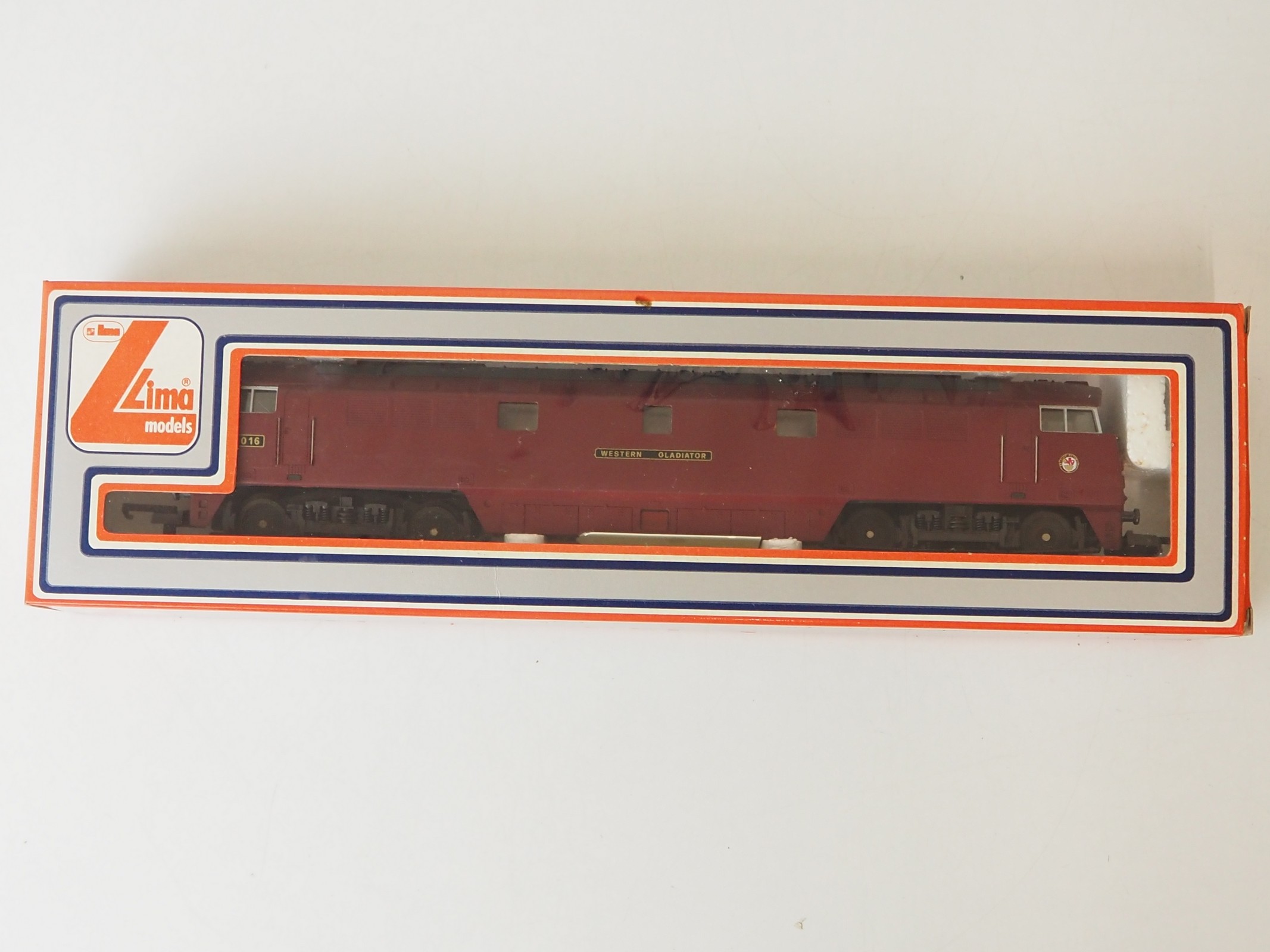 Lot 359 - A group of LIMA OO gauge diesel locomotives,