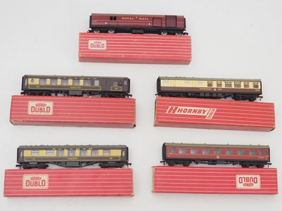 Lot 397 - A group of HORNBY DUBLO OO gauge coaches to...