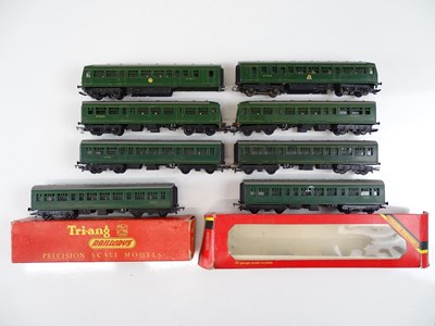 Lot 616 - A quantity of TRI-ANG OO Gauge diesel railcars...