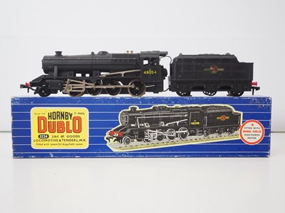 Lot 404 - A HORNBY DUBLO 3224 OO gauge 3-rail class 8F...