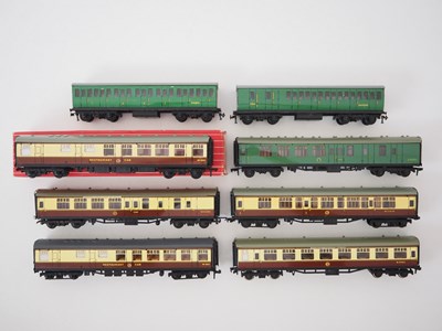 Lot 449 - A group of mostly unboxed HORNBY DUBLO coaches...