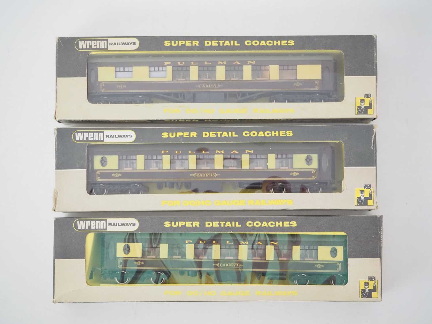 Lot 454 - A set of WRENN OO gauge Pullman cars in...