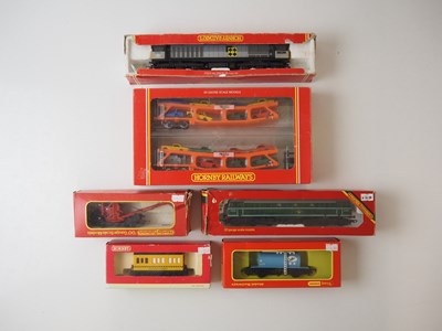 Lot 460 - A small group of OO gauge rolling stock by...