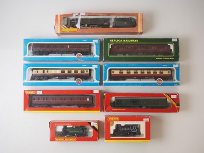 Lot 461 - A small group of OO gauge rolling stock by...