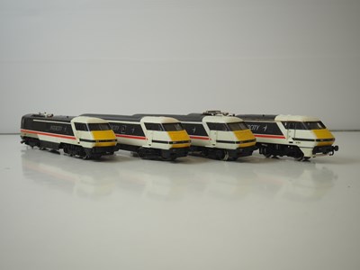 Lot 462 - A group of HORNBY OO gauge class 91 electric...