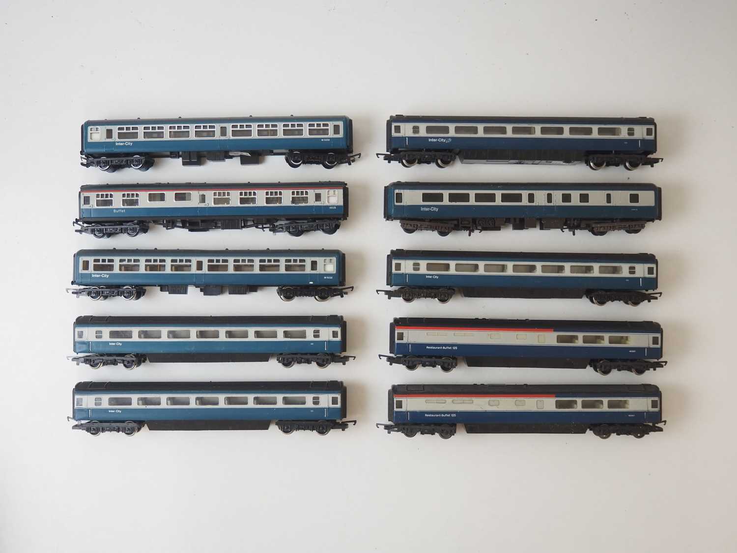 Lot 471 - A group of OO gauge Mk1, 2 and 3 coaches by...