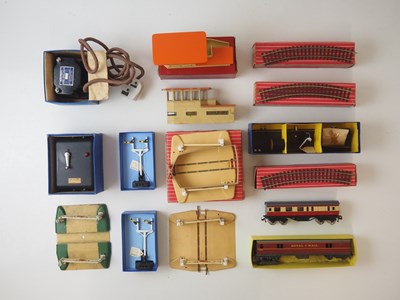 Lot 473 - A group of HORNBY DUBLO OO gauge track and...