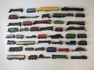 Lot 475 - A tray of mixed OO gauge coaches, locos,...