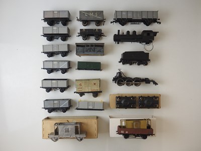 Lot 525 - A group of O gauge loco and wagons for spares...