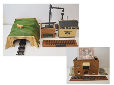 Lot 529 - A group of mostly O gauge buildings and...