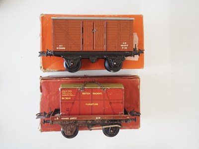 Lot 535 - A mixed group of O gauge rolling stock...