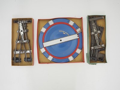 Lot 537 - A group of O gauge track, buildings and...