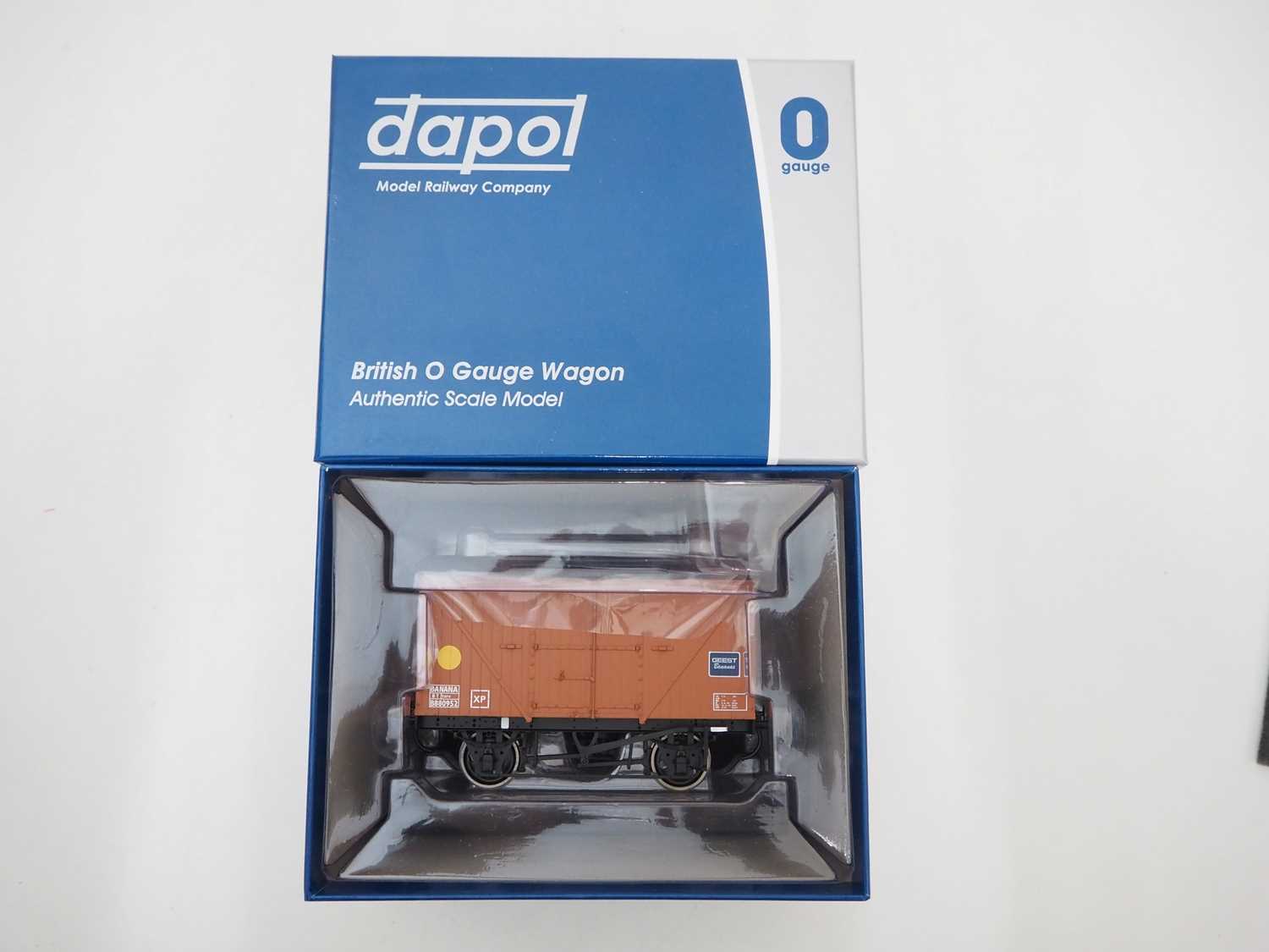 Lot 543 - A DAPOL O gauge 7F-016-002 Geest banana van in...