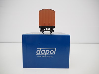 Lot 543 - A DAPOL O gauge 7F-016-002 Geest banana van in...