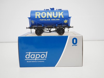 Lot 552 - A DAPOL O gauge 7F-058-006 14T tank wagon in...