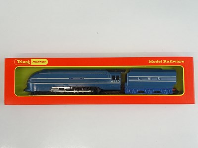 Lot 638 - A TRI-ANG-HORNBY OO Gauge R864 OO Gauge...