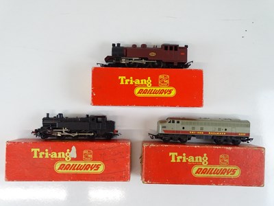 Lot 647 - A trio of TRI-ANG Transcontinental locomotives...