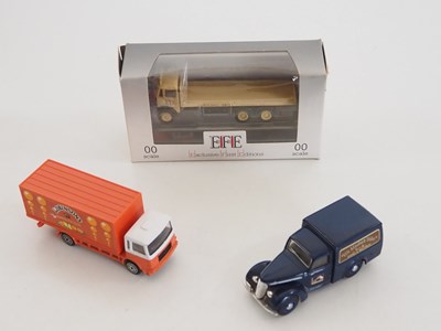 Lot 29 - A group of mostly unboxed diecast to include...