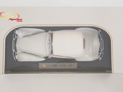 Lot 33 - A group of 1:18 scale diecast cars, comprising...