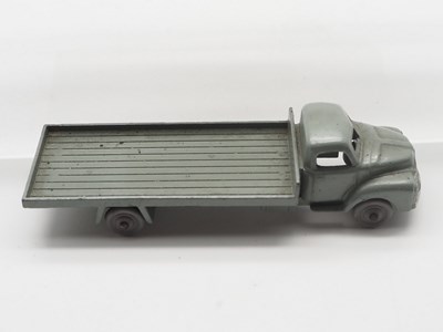 Lot 58 - A group of mostly unboxed OO gauge DINKY DUBLO,...