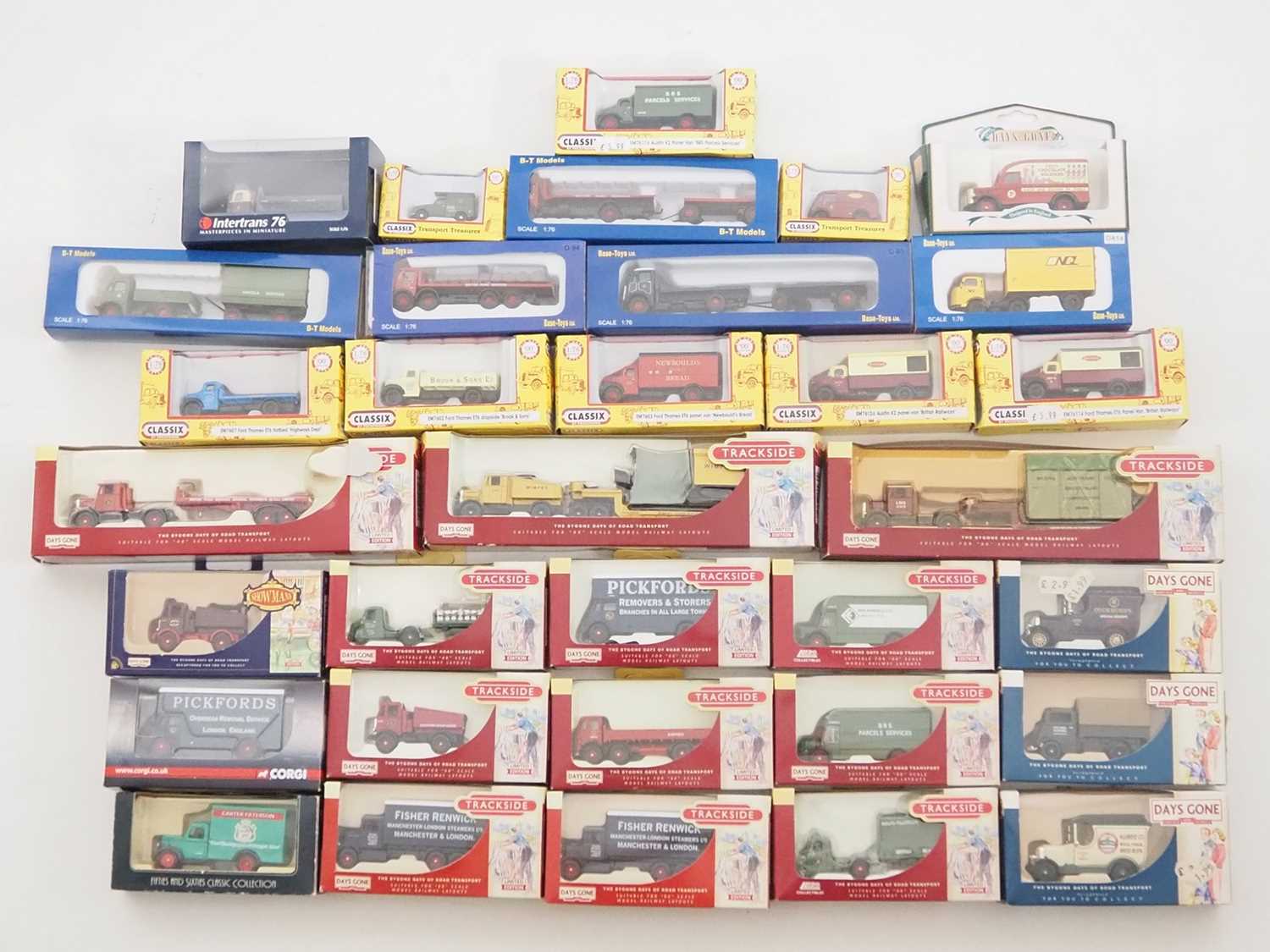 Lot 79 - A quantity of 1:76 scale diecast vans and...