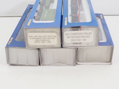 Lot 79 - A quantity of 1:76 scale diecast vans and...