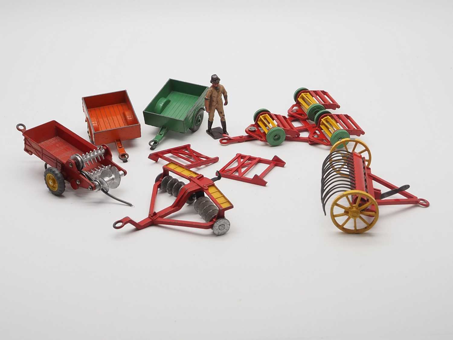 Lot 85 A group of diecast farm vehicles and